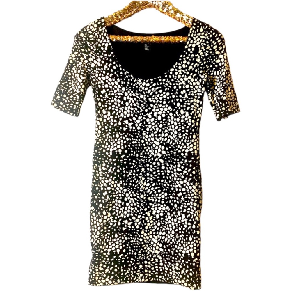 H&M Basic Women’s Black White Scoop Neck SS Bodycon Dress Size S